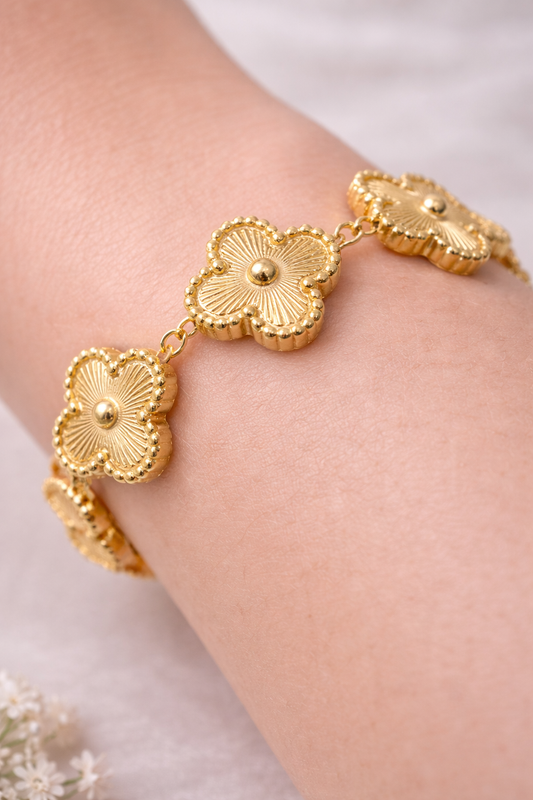 Golden Clover Charm Bracelet – Luxury Anti-Tarnish Everyday Jewellery