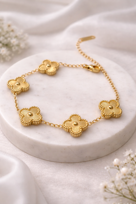 Golden Clover Charm Bracelet – Luxury Anti-Tarnish Everyday Jewellery